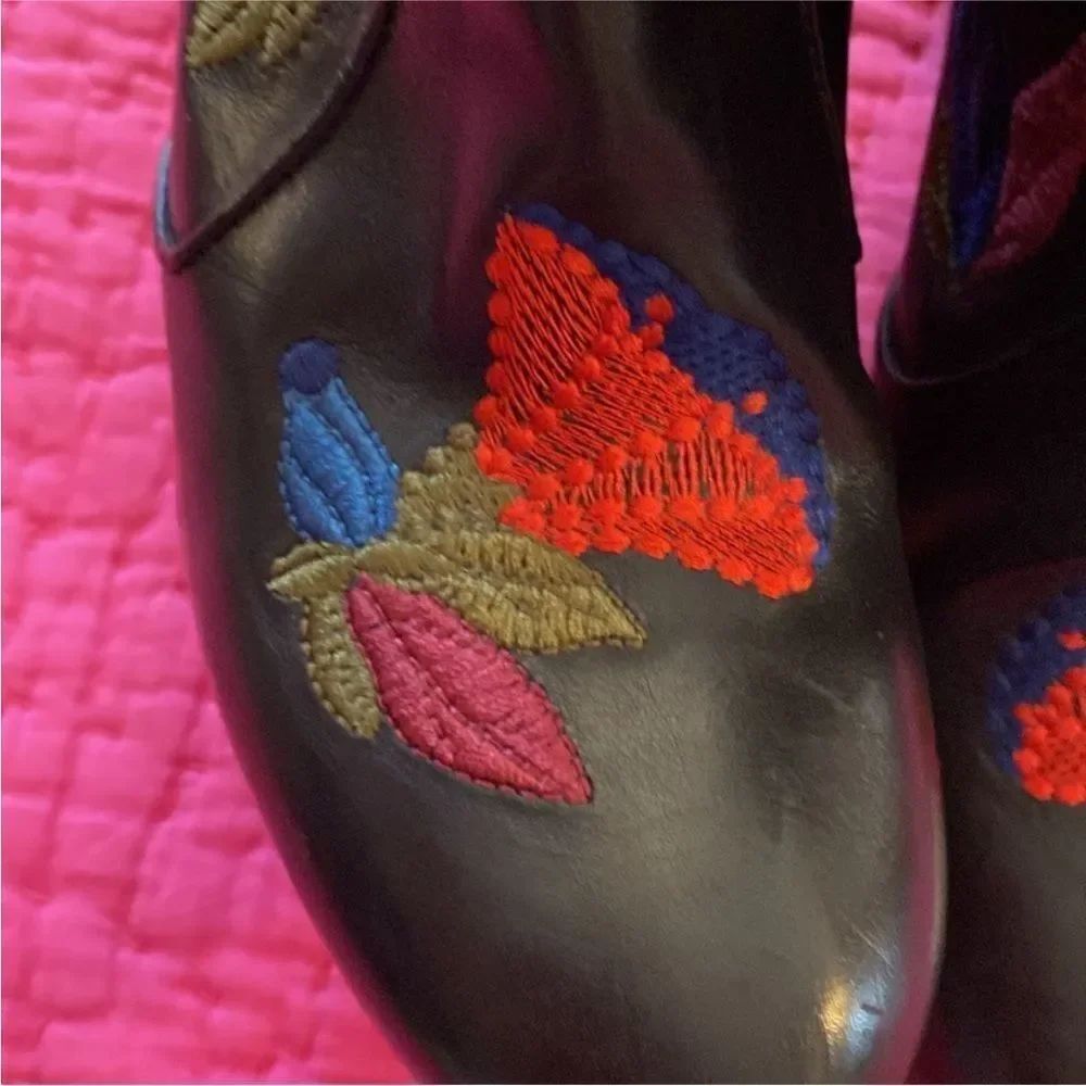 Laurence Decade Embroidered Black Ankle  leather Boots, US8 - Picture 9 of 16
